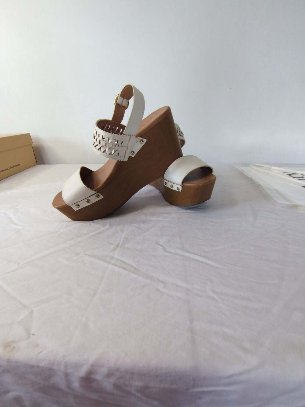 Tommy Hilfiger Rubena White Wooden Platform Wedge Sandals Size 9M